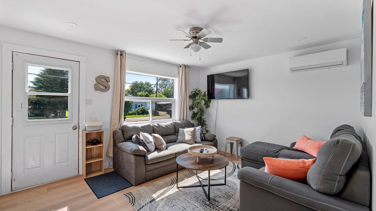 Photo of Livingroom in Pointe-du-Chene