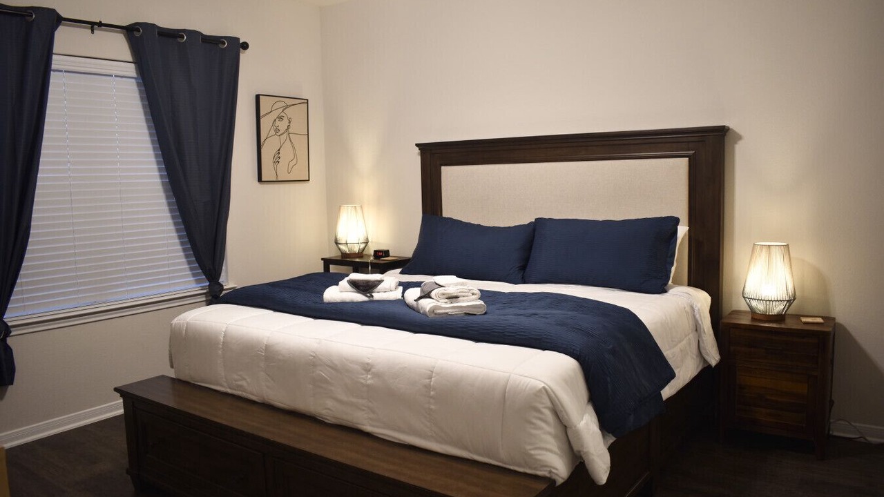 Photo of Bedroom in Leon Junction
