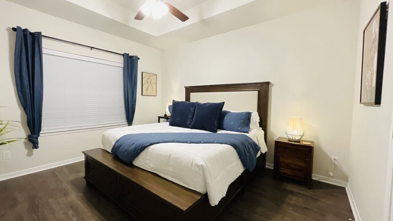 Photo of Bedroom in Leon Junction