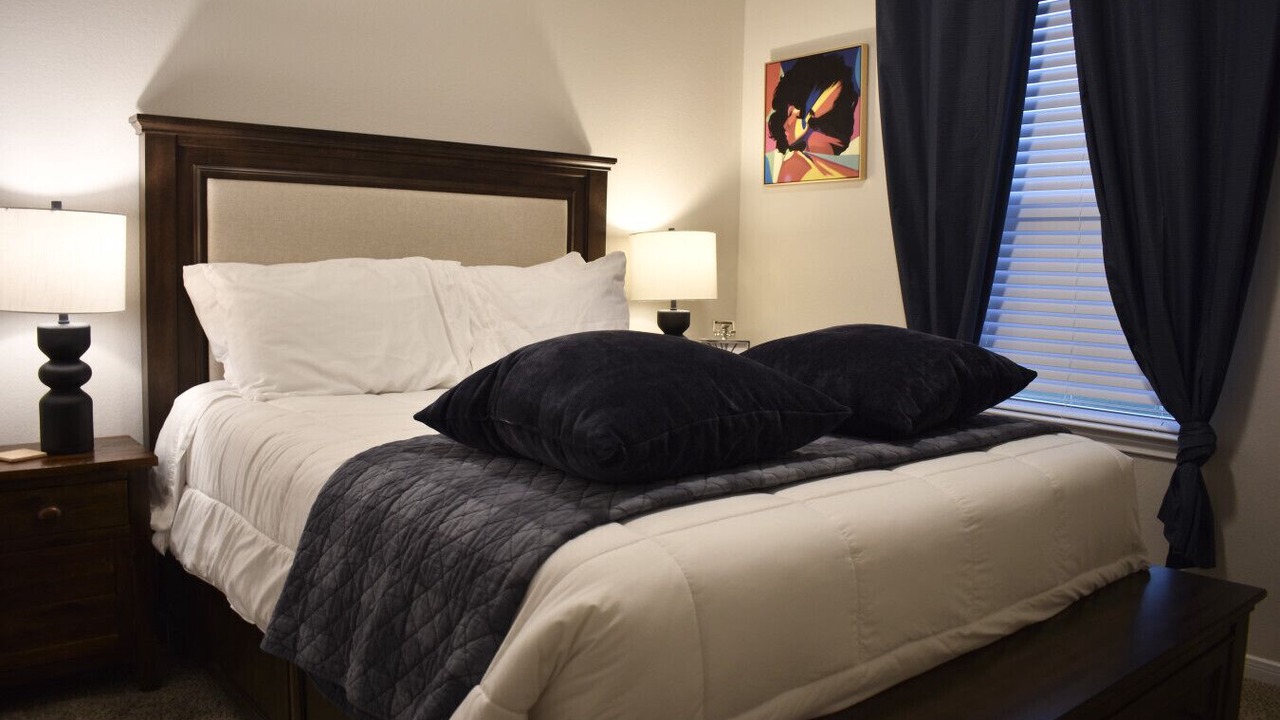 Photo of Bedroom in Leon Junction