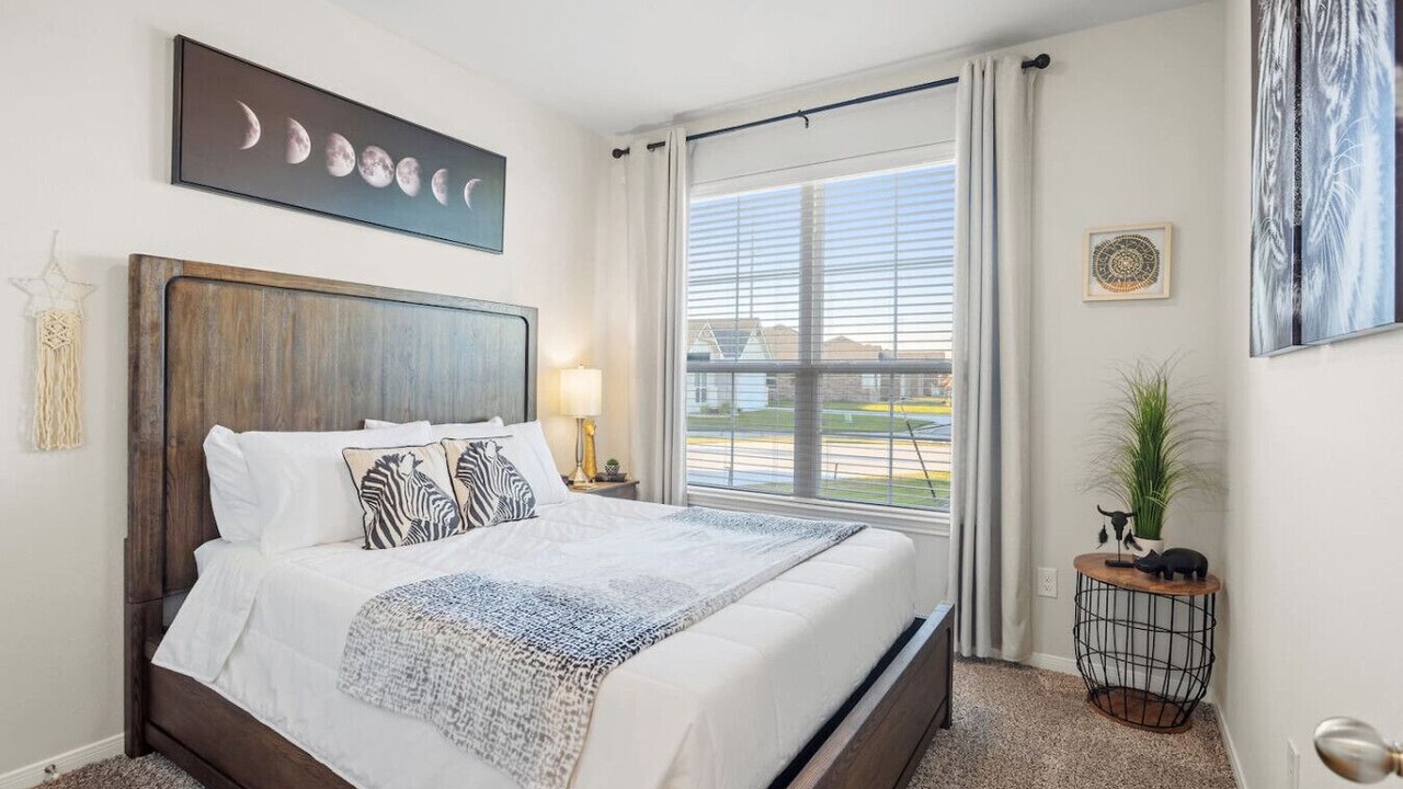 Photo of Bedroom in Leon Junction