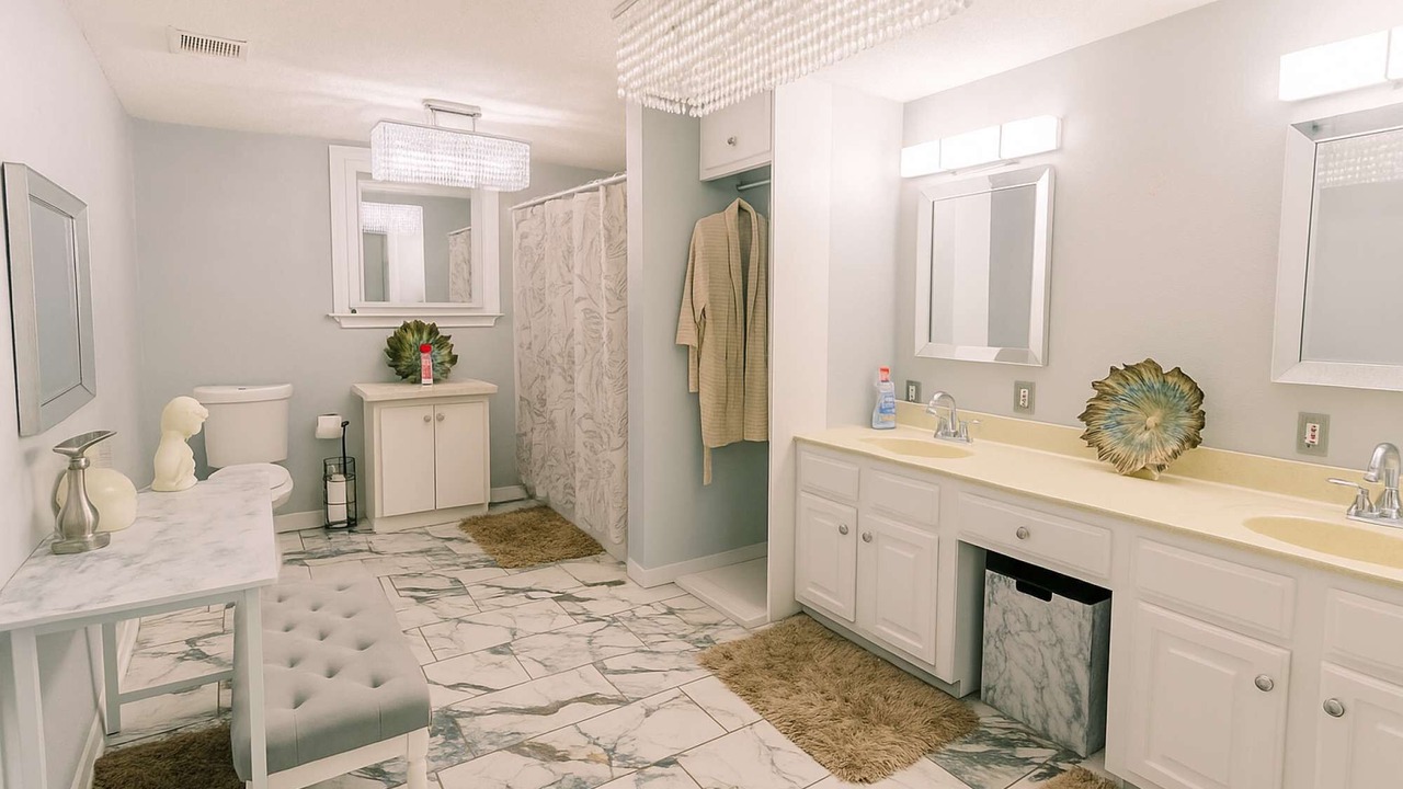Photo of Bathroom in Garden City