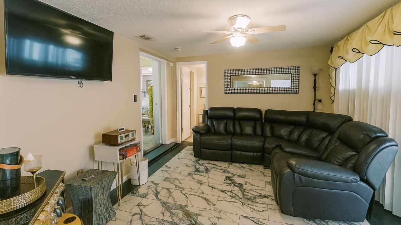 Photo of Livingroom in Garden City