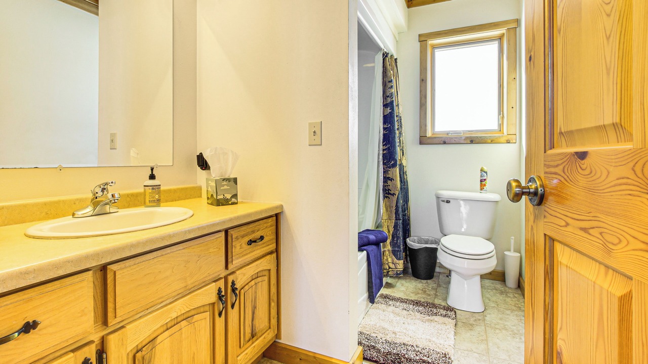Photo of Bathroom in Abrams