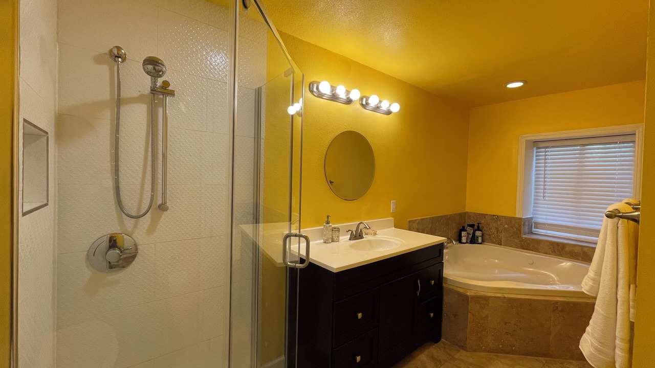 Photo of Bathroom in Lakeshore