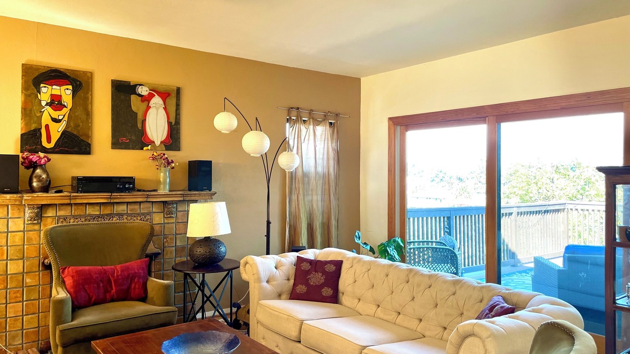 Photo of Livingroom in Lakeshore