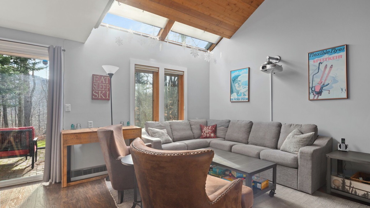 Photo of Livingroom in Warren