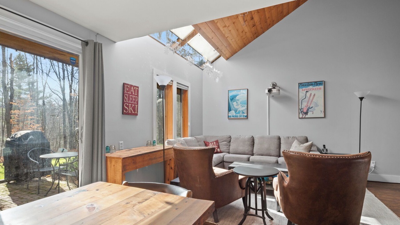 Photo of Livingroom in Warren