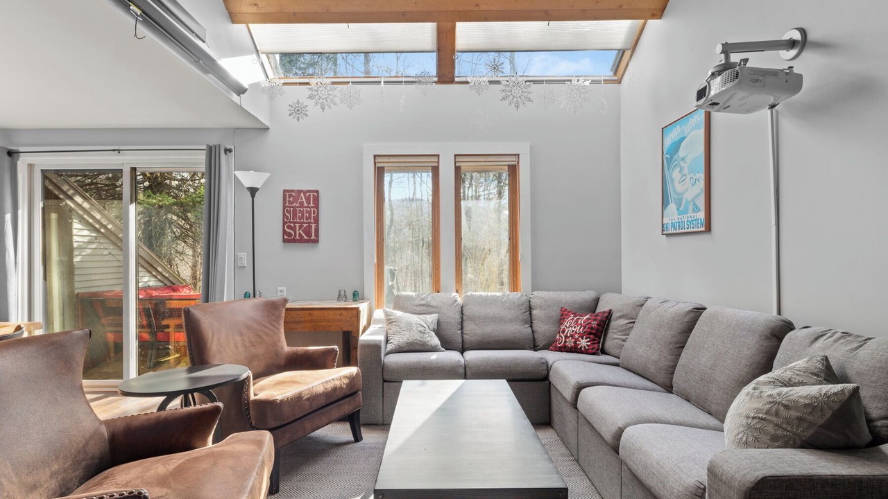 Photo of Livingroom in Warren