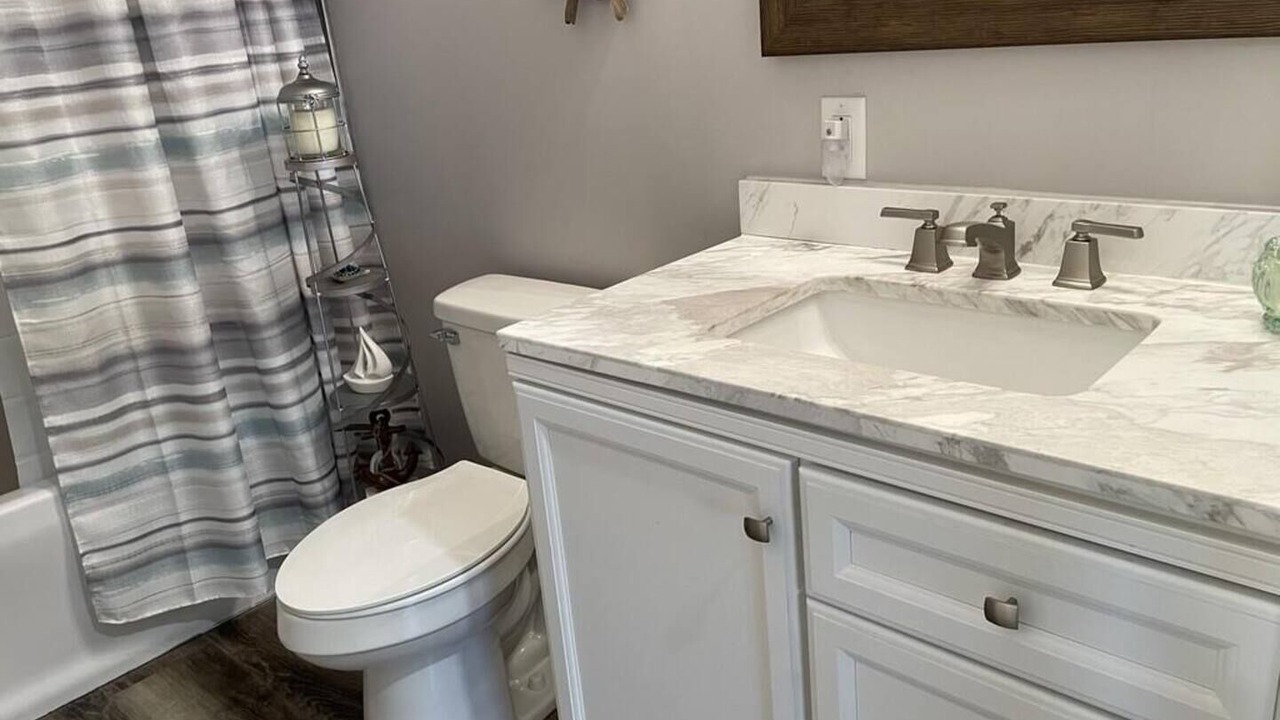 Photo of Bathroom in Lakeview