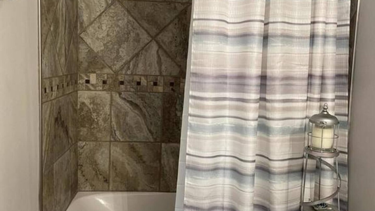 Photo of Bathroom in Lakeview