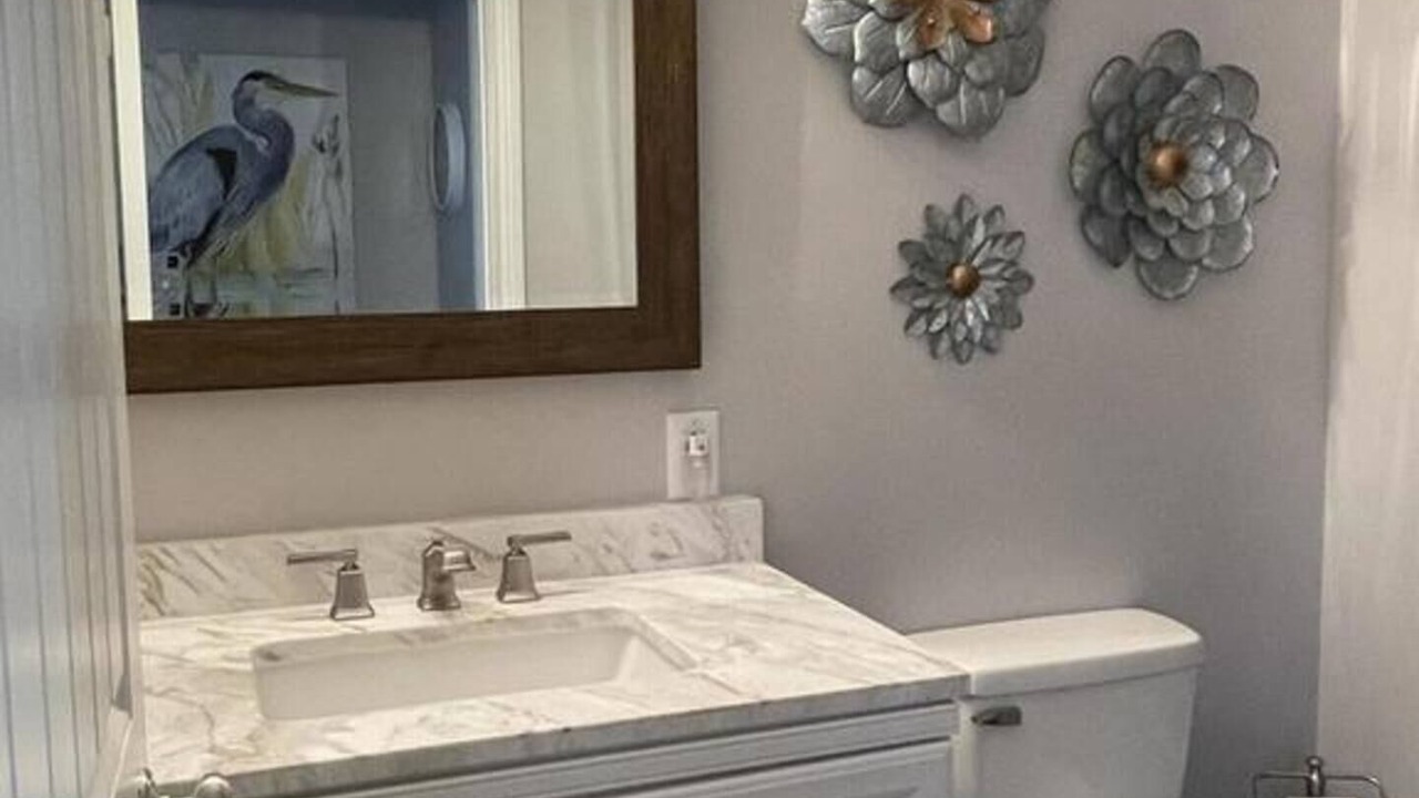 Photo of Bathroom in Lakeview