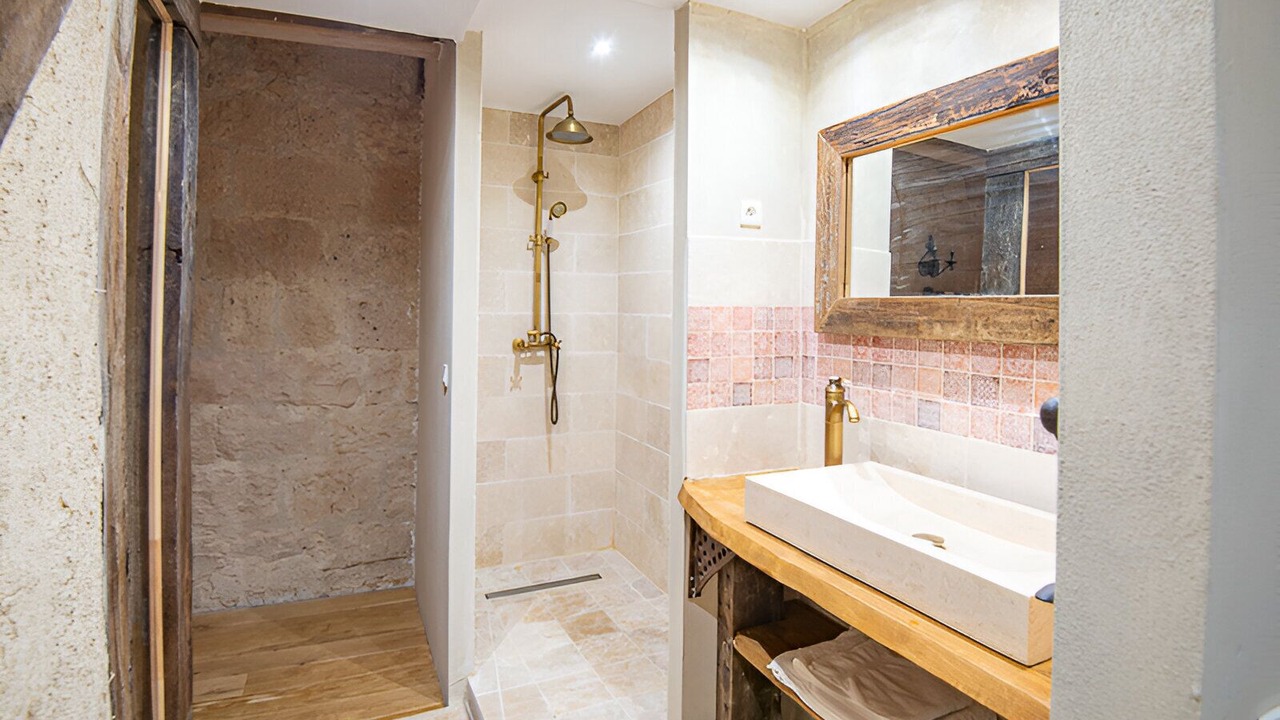 Photo of Bathroom in Goudourville
