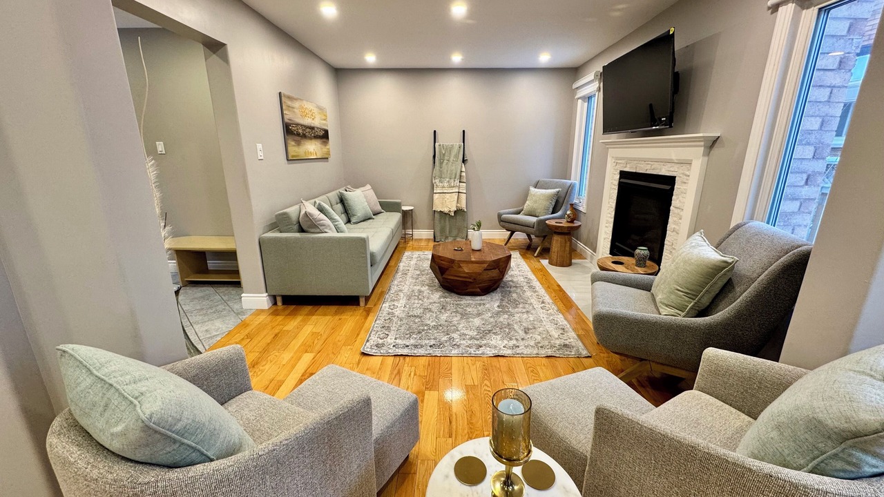 Photo of Livingroom in Erin Mills