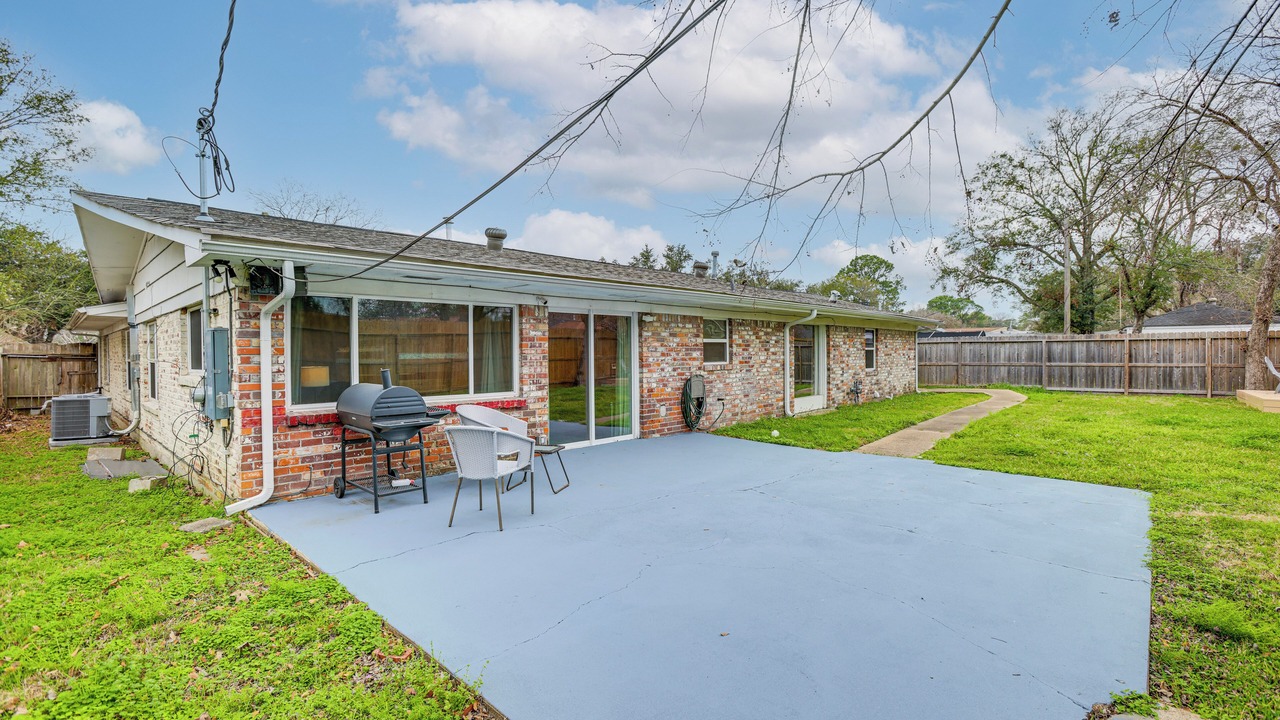 Photo of Outdoor in Woodlake - Briar Meadow