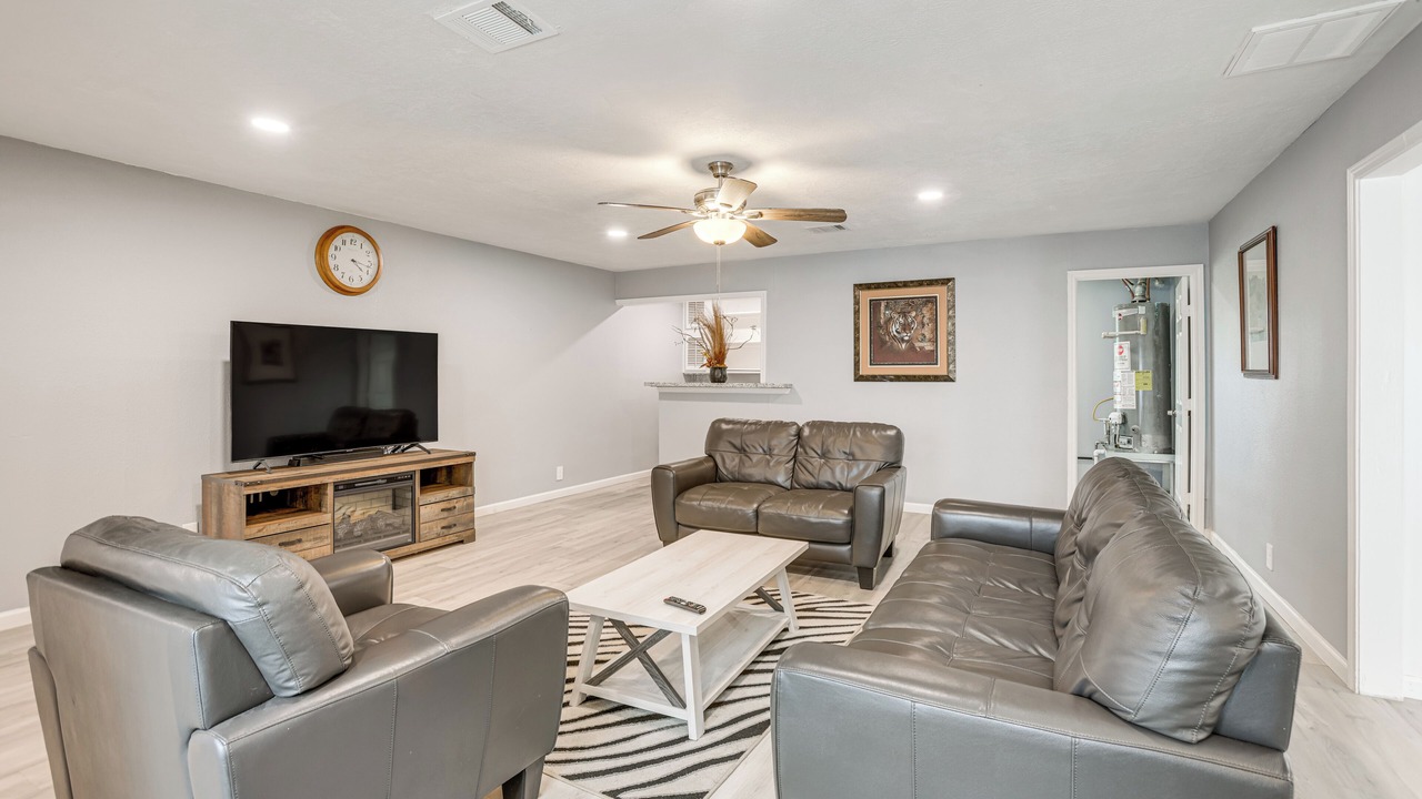 Photo of Livingroom in Woodlake - Briar Meadow