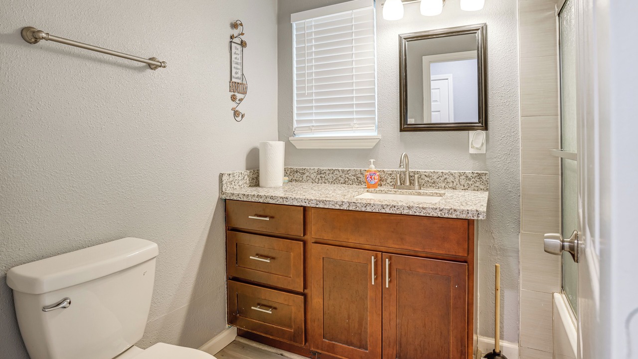 Photo of Bathroom in Woodlake - Briar Meadow