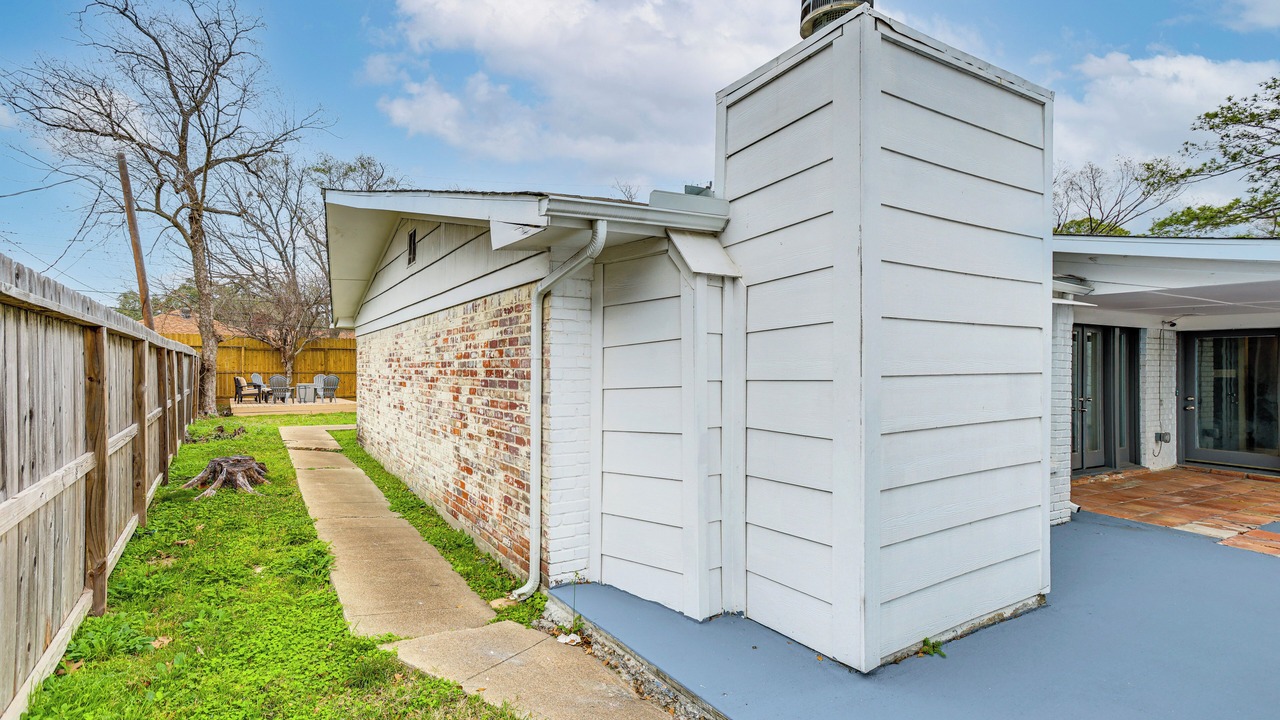 Photo of Outdoor in Woodlake - Briar Meadow