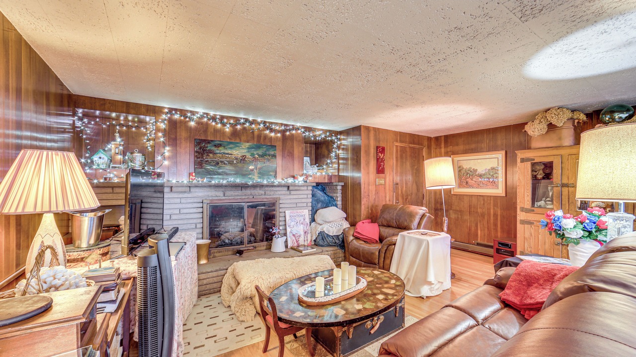 Photo of Livingroom in West Mifflin