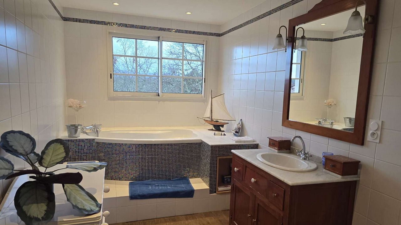 Photo of Bathroom in Saint Alban Auriolles