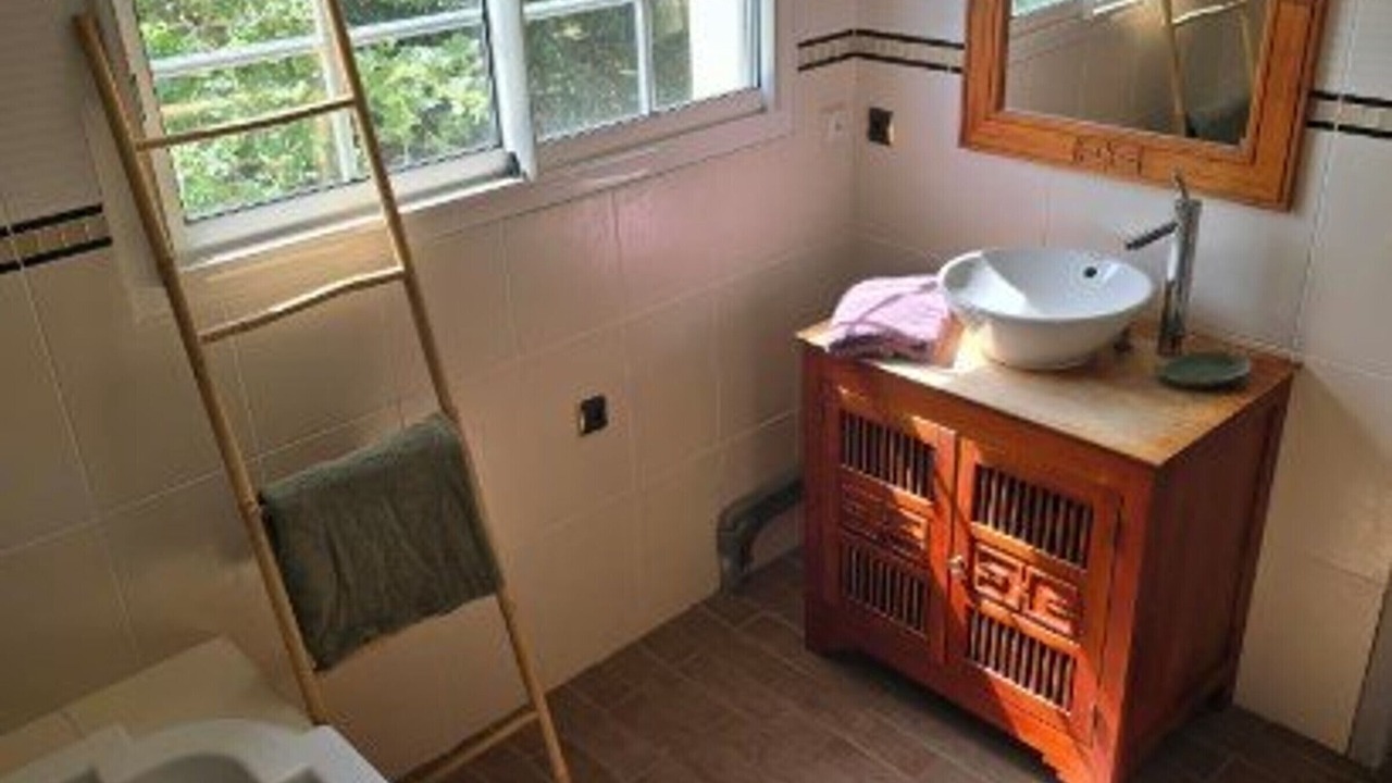 Photo of Bathroom in Saint Alban Auriolles