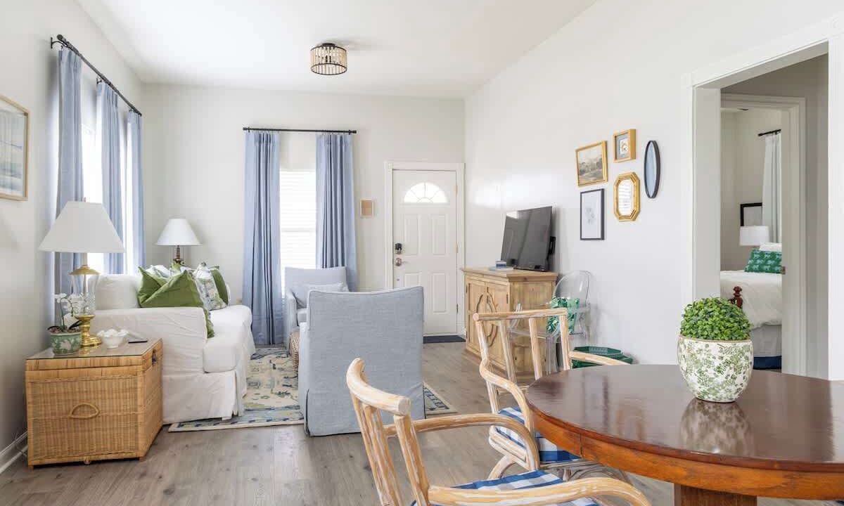 Photo of Livingroom in La Grange