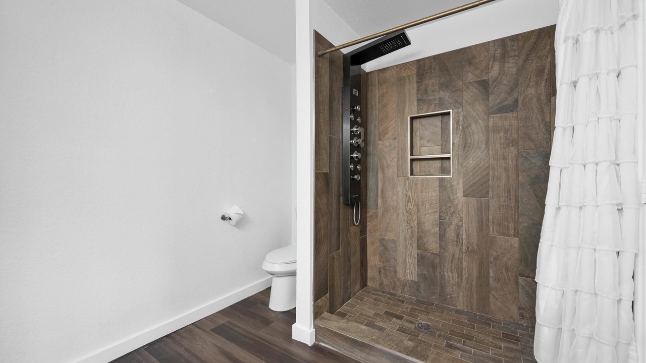 Photo of Bathroom in Elmo