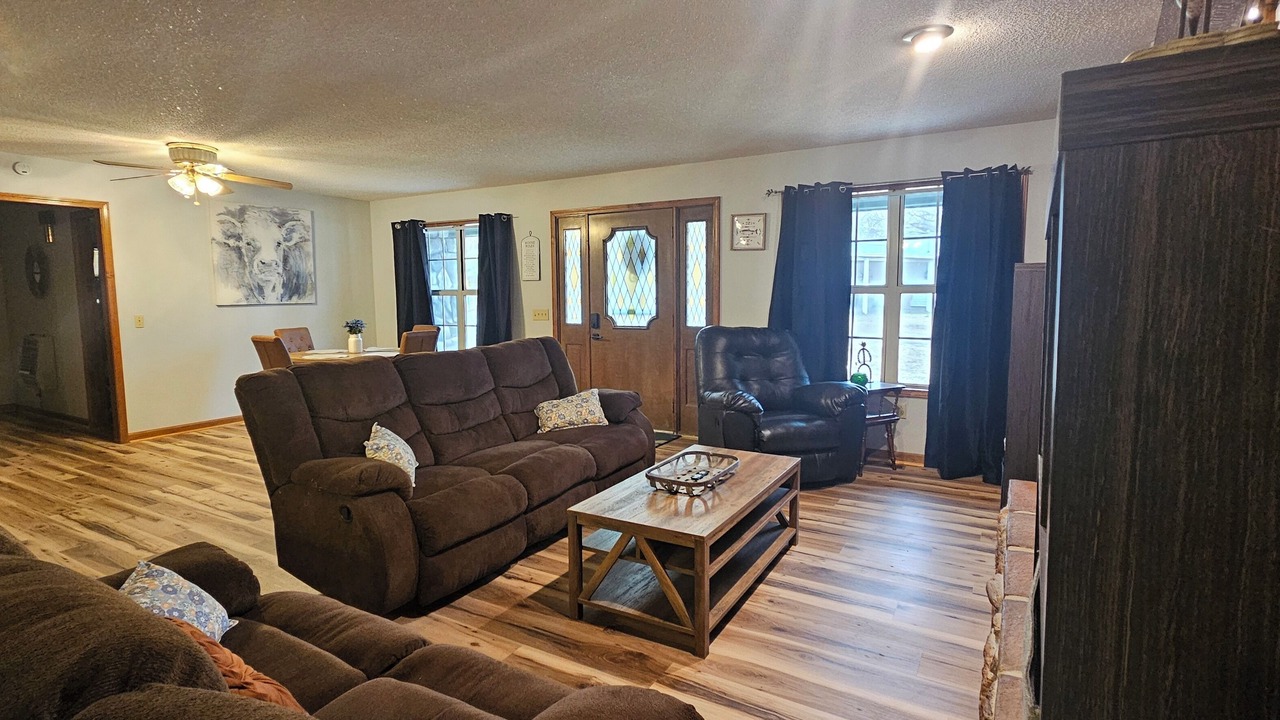 Photo of Livingroom in Springville