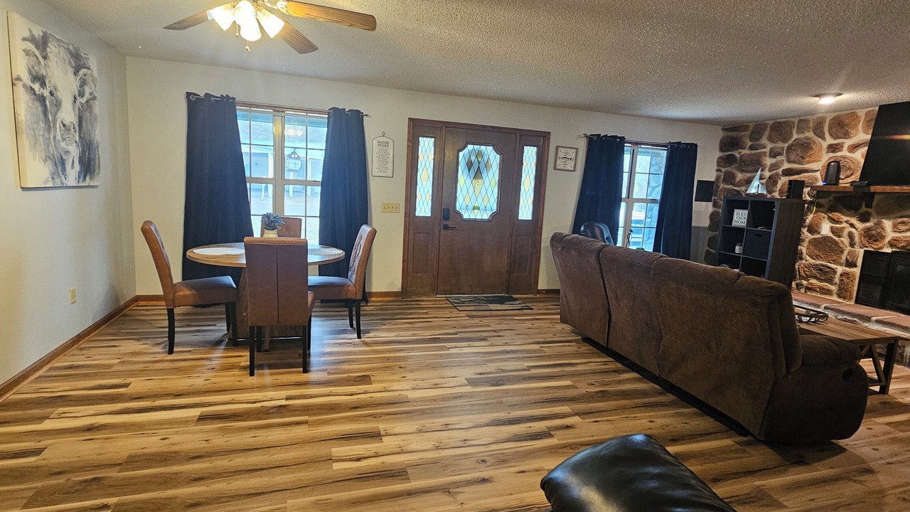 Photo of Livingroom in Springville