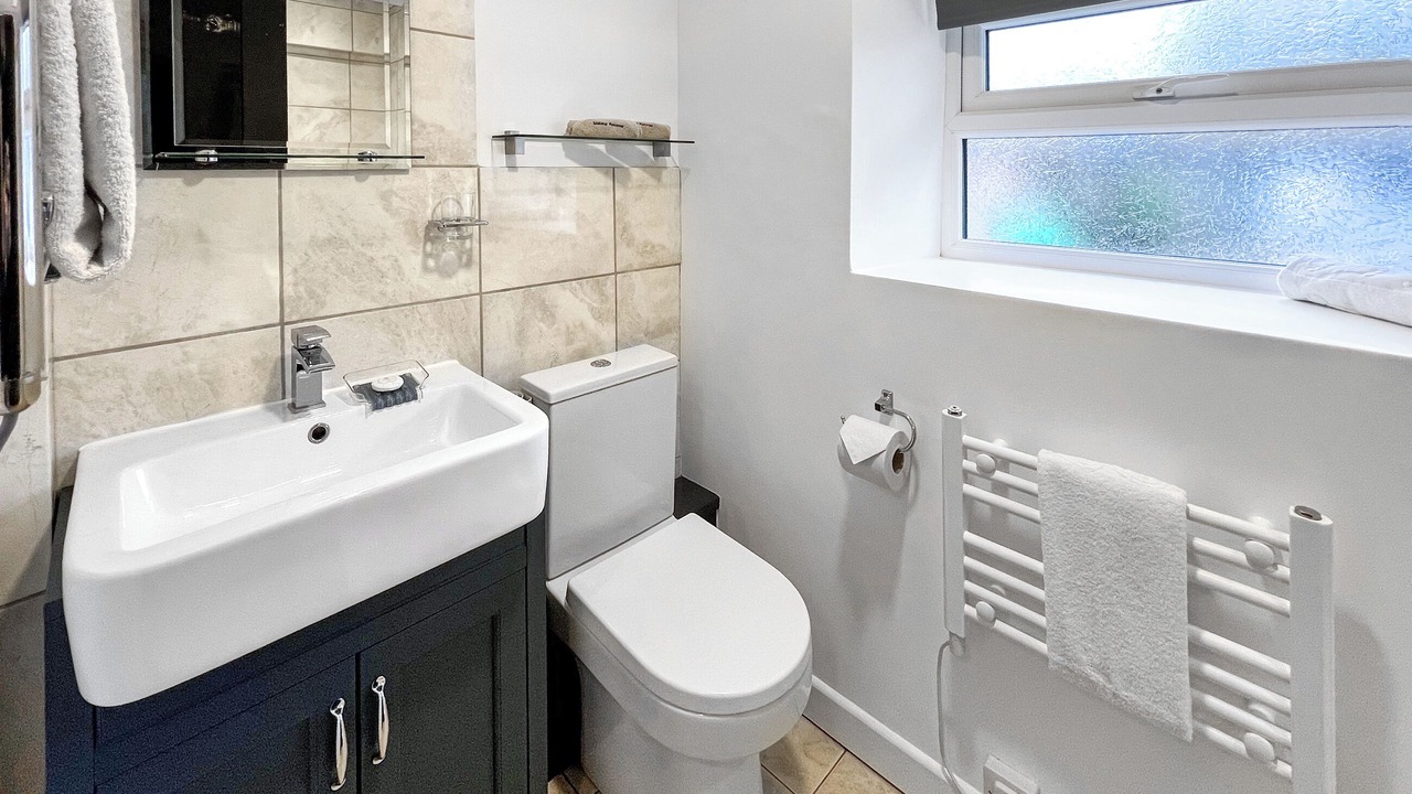 Photo of Bathroom in Lanteglos