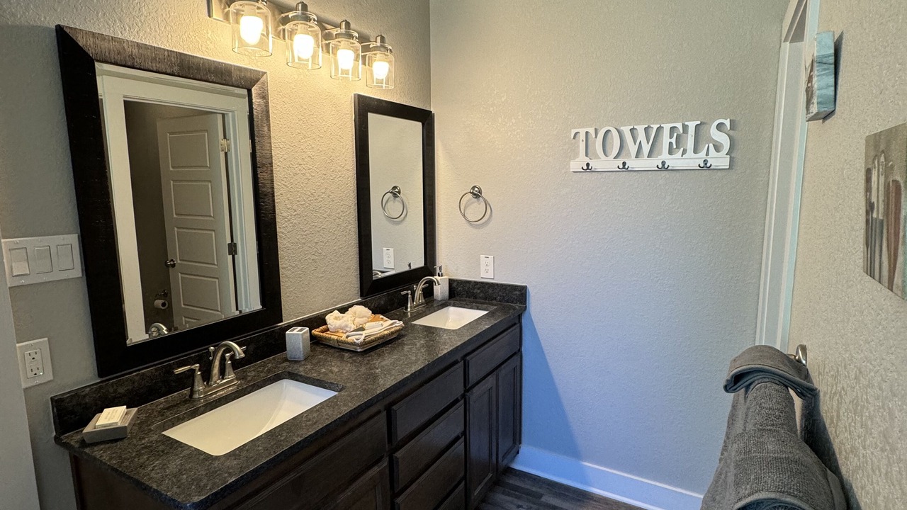 Photo of Bathroom in Tow