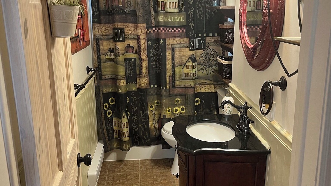 Photo of Bathroom in Saint-Alexis-des-Monts