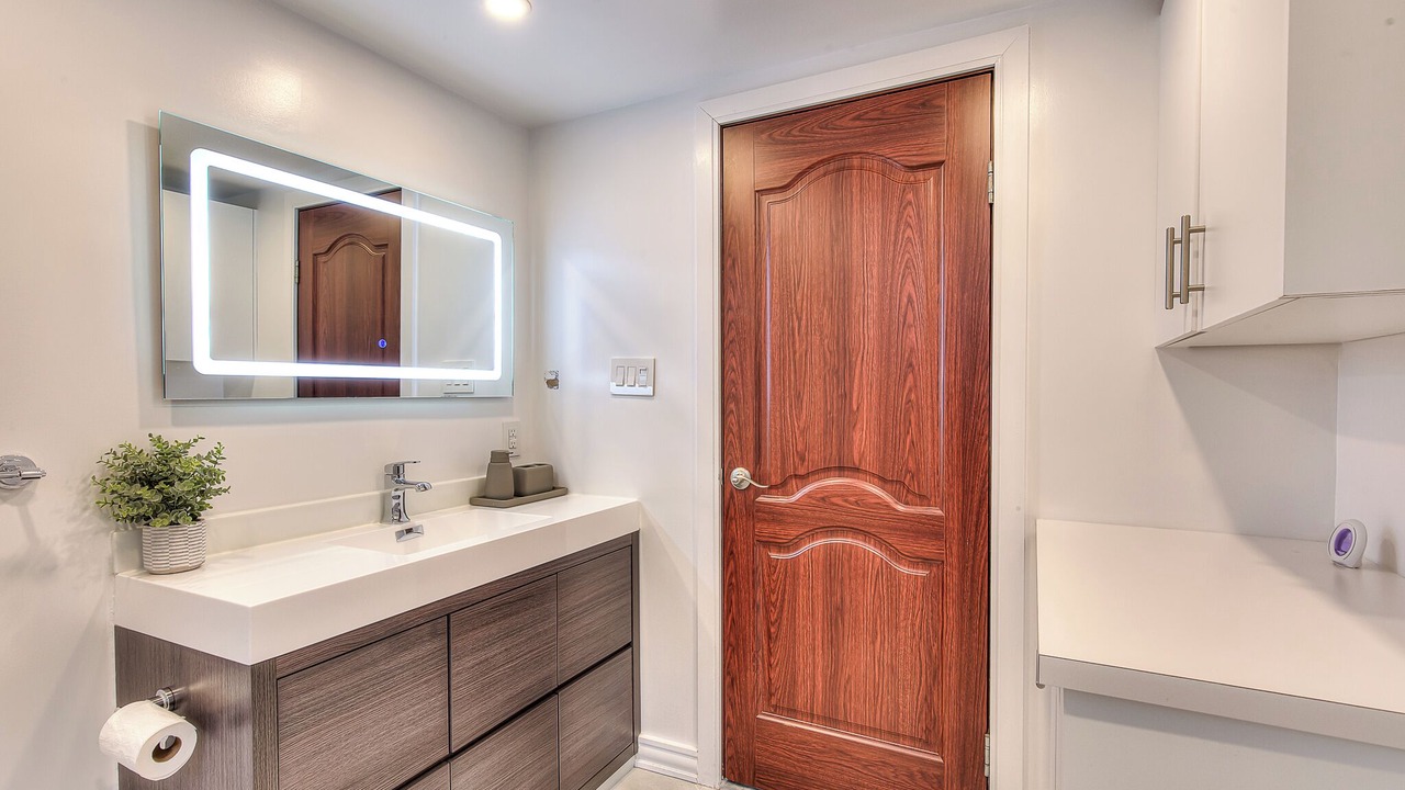 Photo of Bathroom in Laval