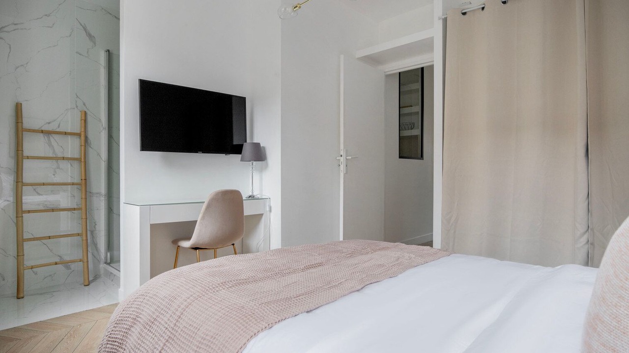 Photo of Bedroom in Prince–Marmottan