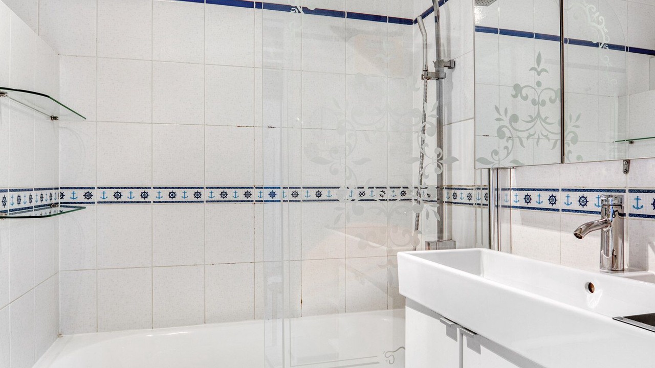 Photo of Bathroom in Arsenal