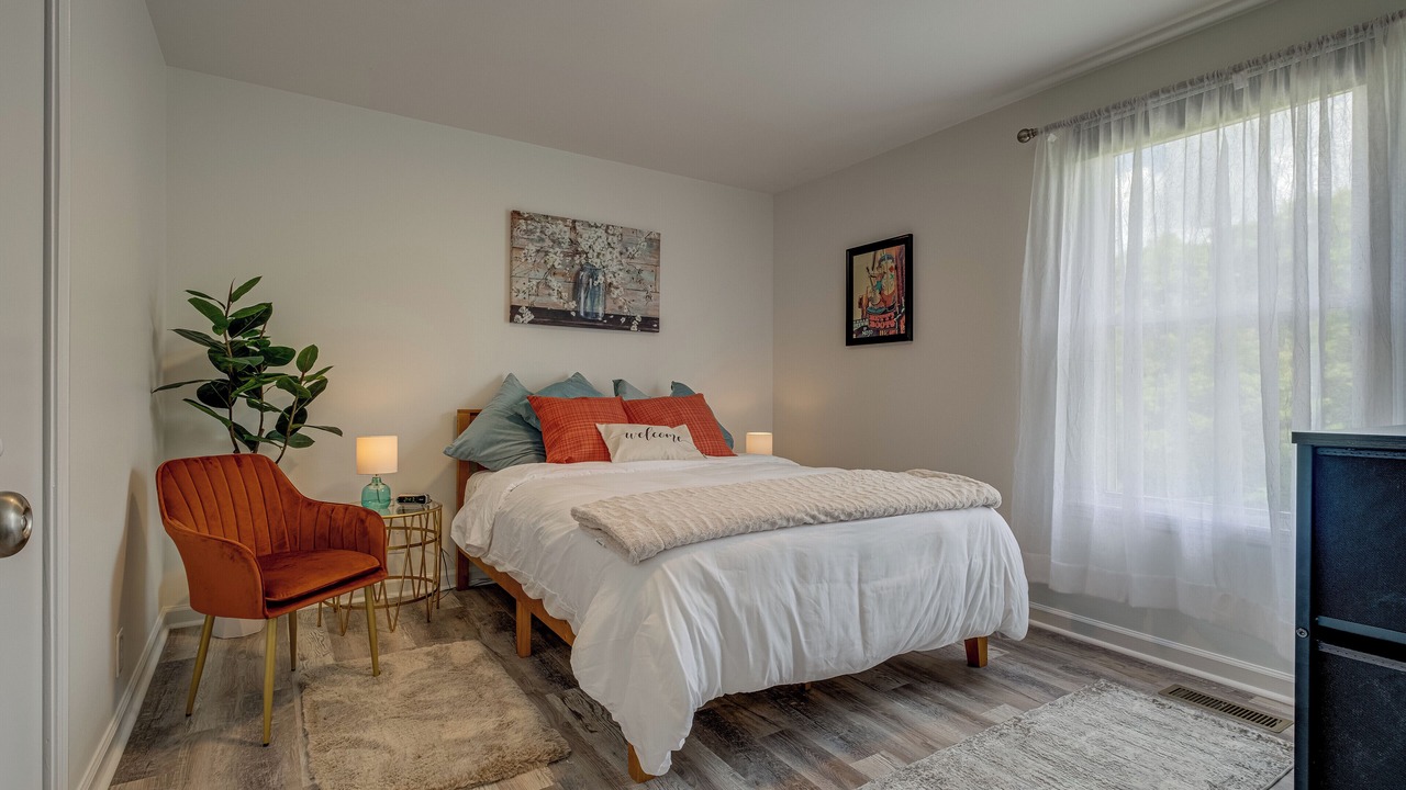Photo of Bedroom in Hendersonville