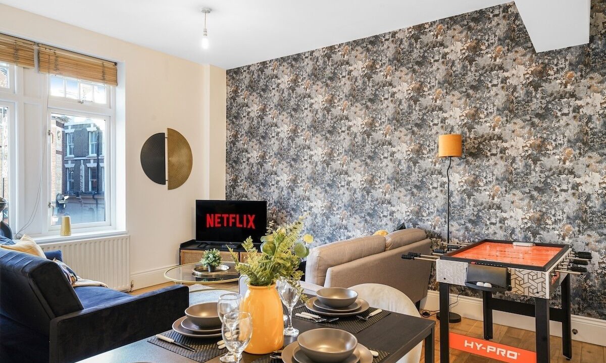 Photo of Livingroom in Hackney Central