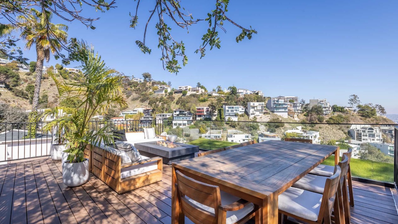 Photo of Outdoor in Hollywood Hills West