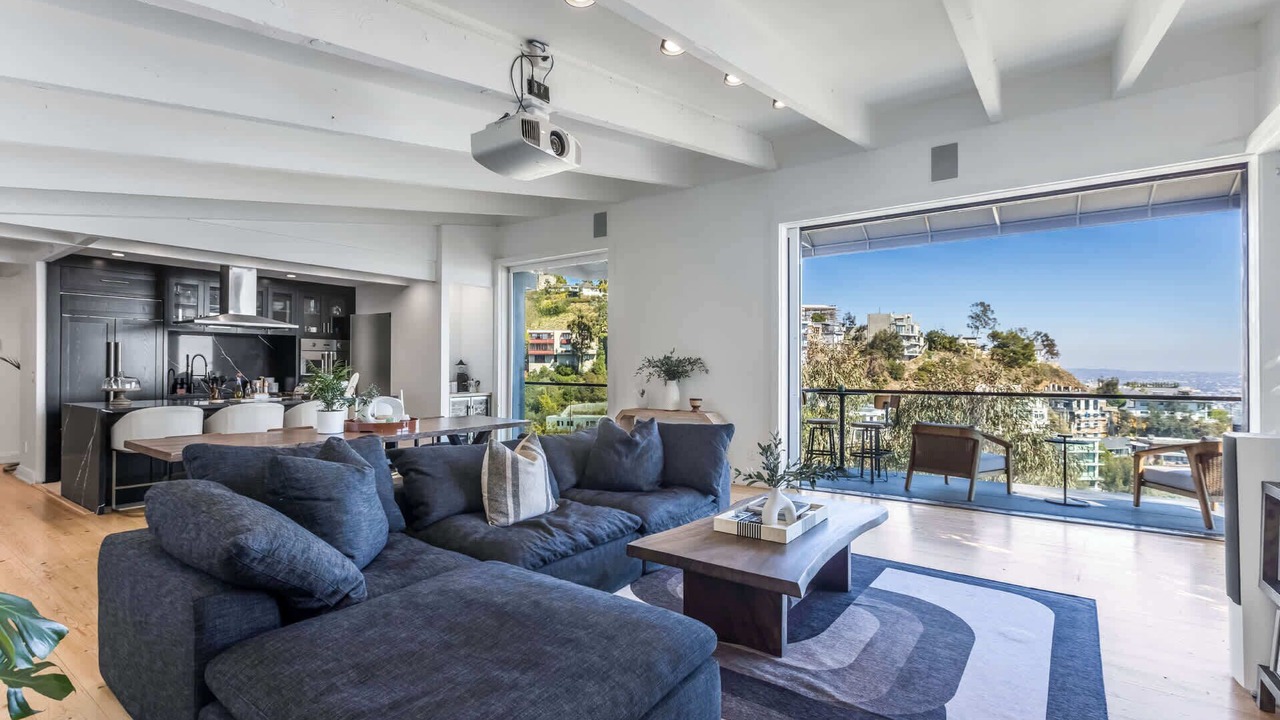 Photo of Livingroom in Hollywood Hills West