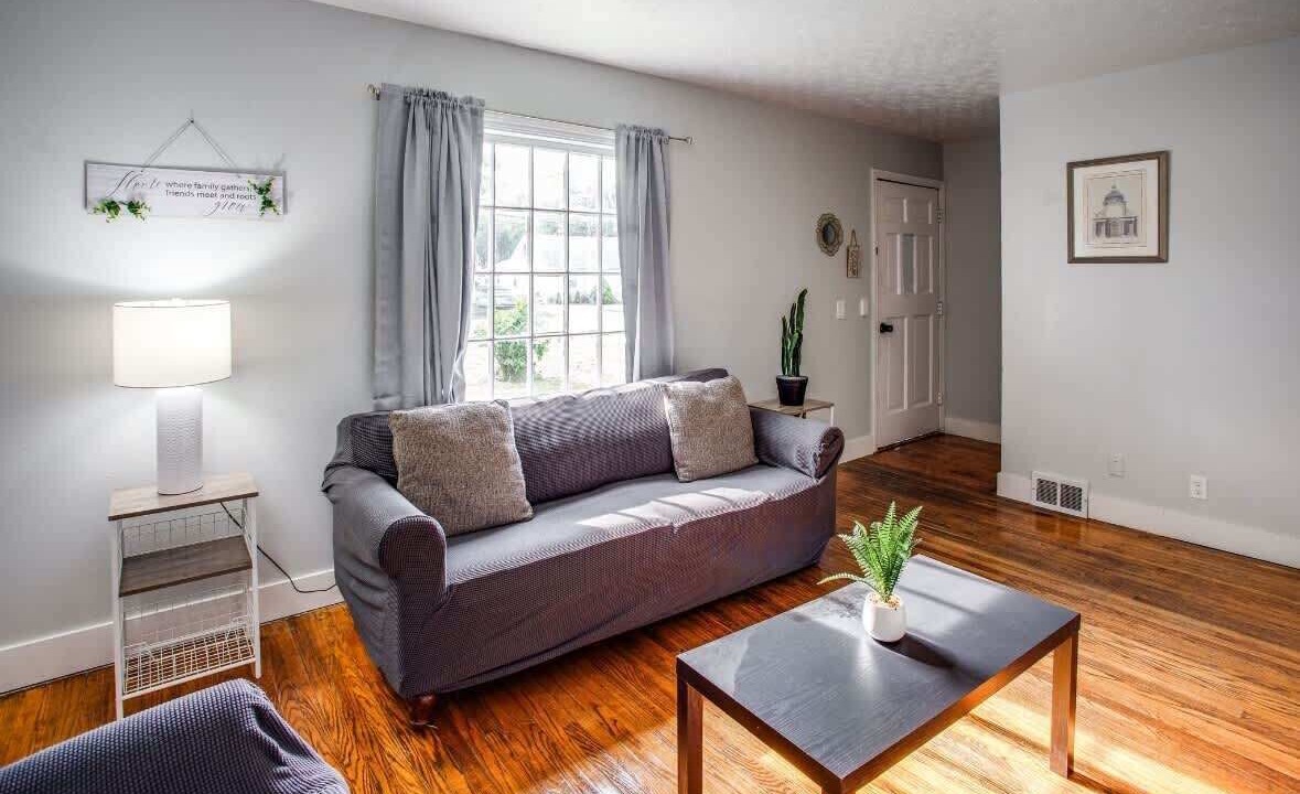 Photo of Livingroom in Gates-North Gates