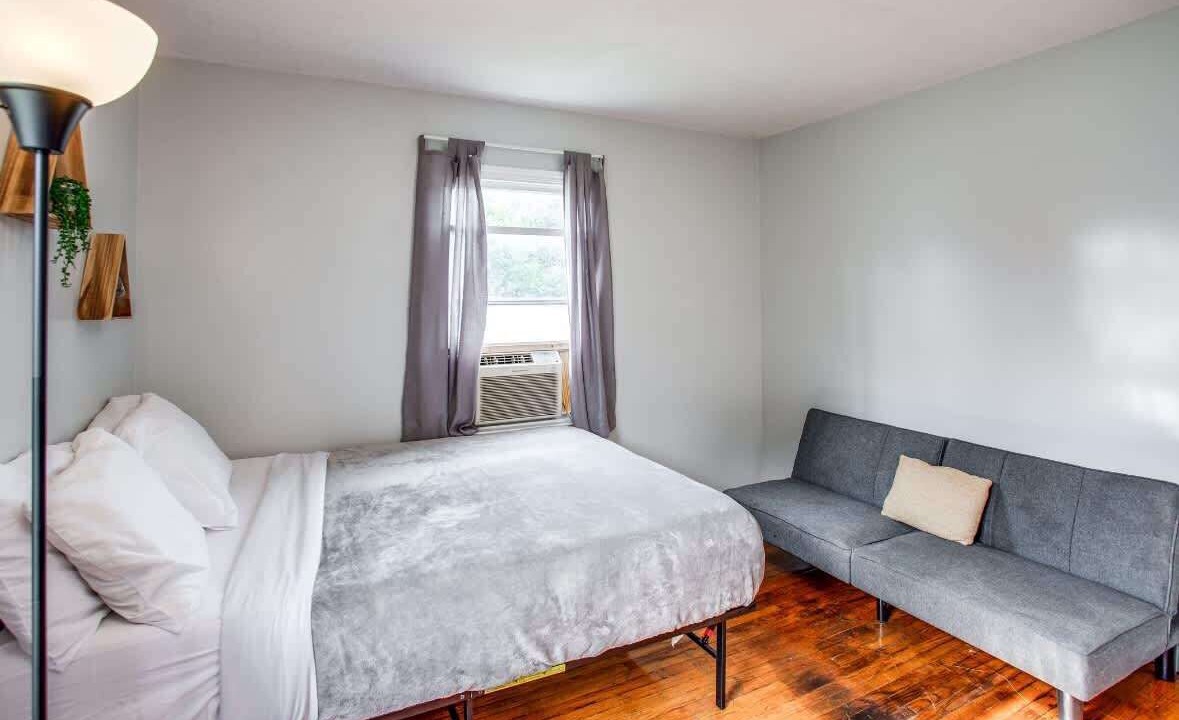 Photo of Bedroom in Gates-North Gates