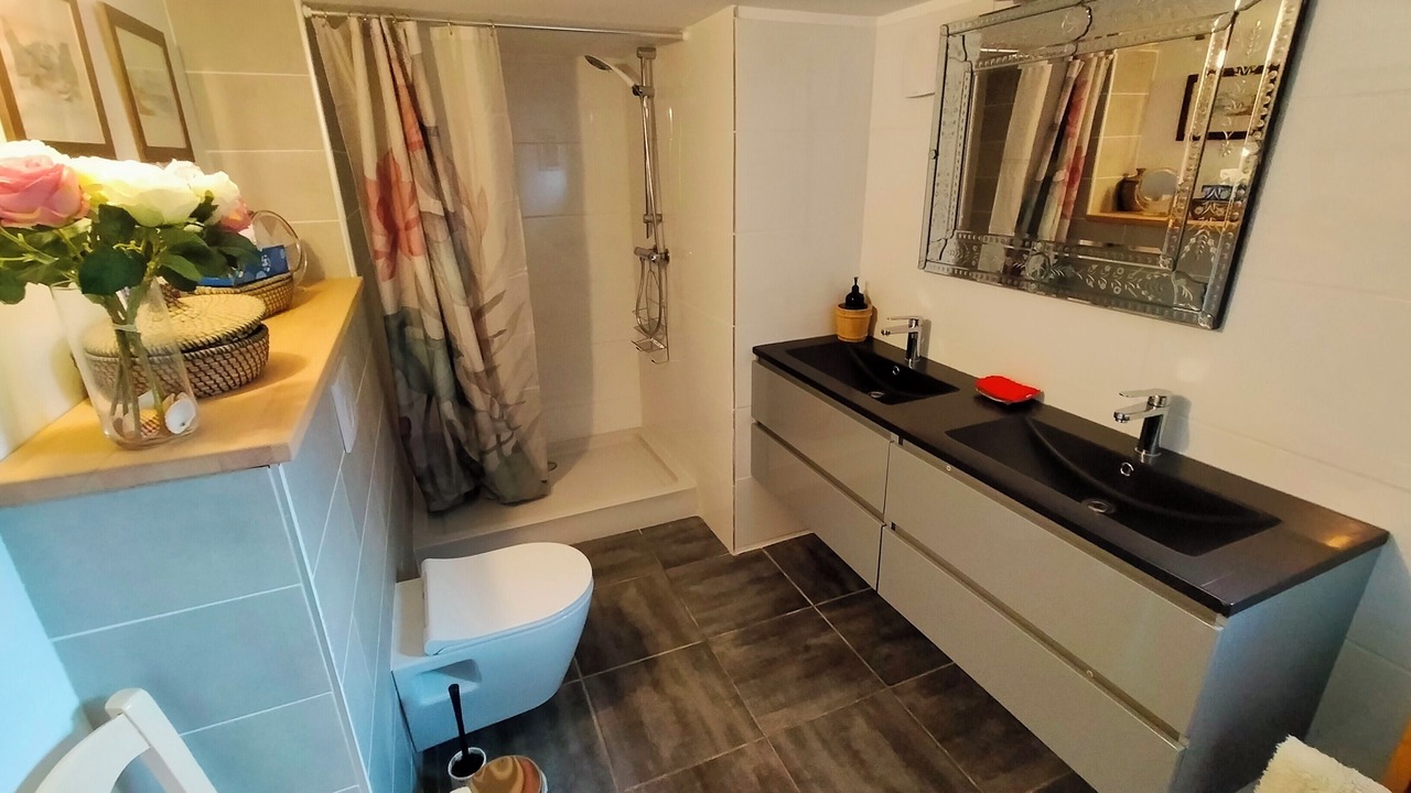 Photo of Bathroom in Rieupeyroux