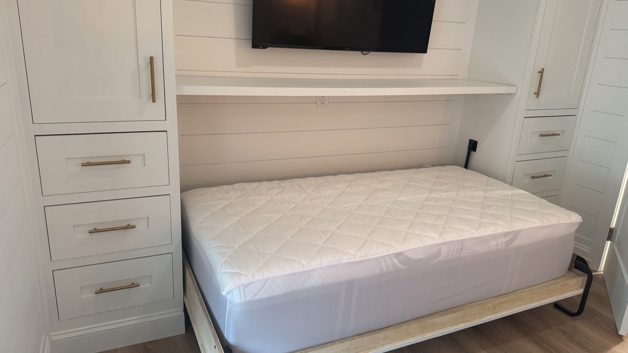 Photo of Bedroom in Avalon
