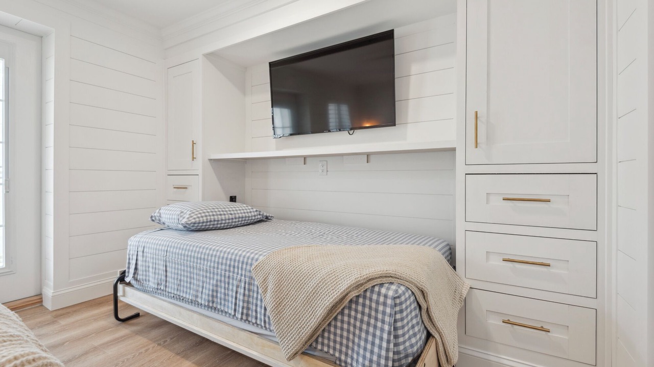 Photo of Bedroom in Avalon