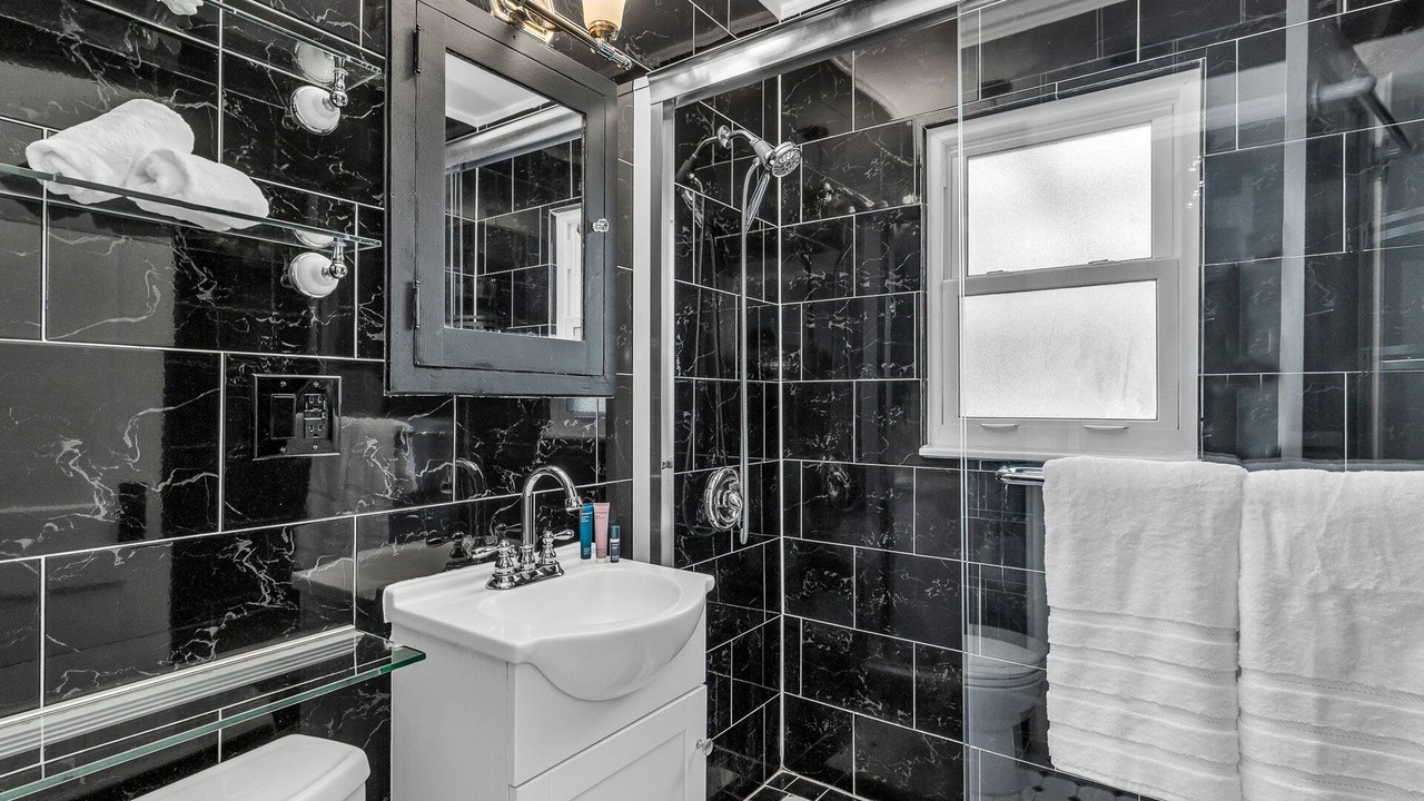 Photo of Bathroom in Flamingo Parks