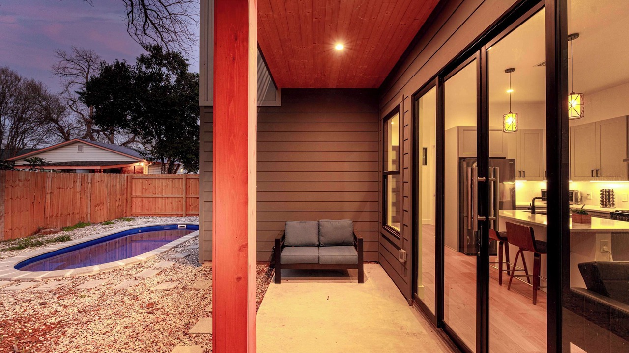 Photo of Patio Balcony in Govalle
