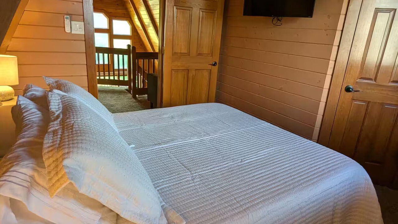 Photo of Bedroom in Harveys Lake