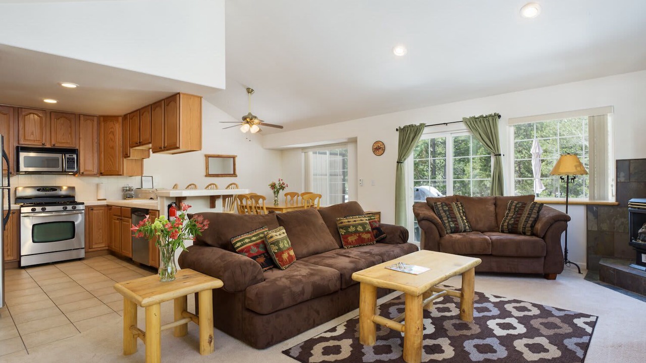 Photo of Livingroom in Tahoe Valley