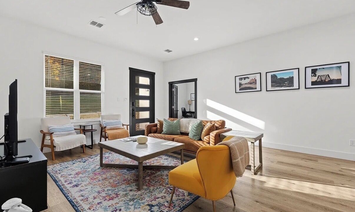 Photo of Livingroom in Bastrop