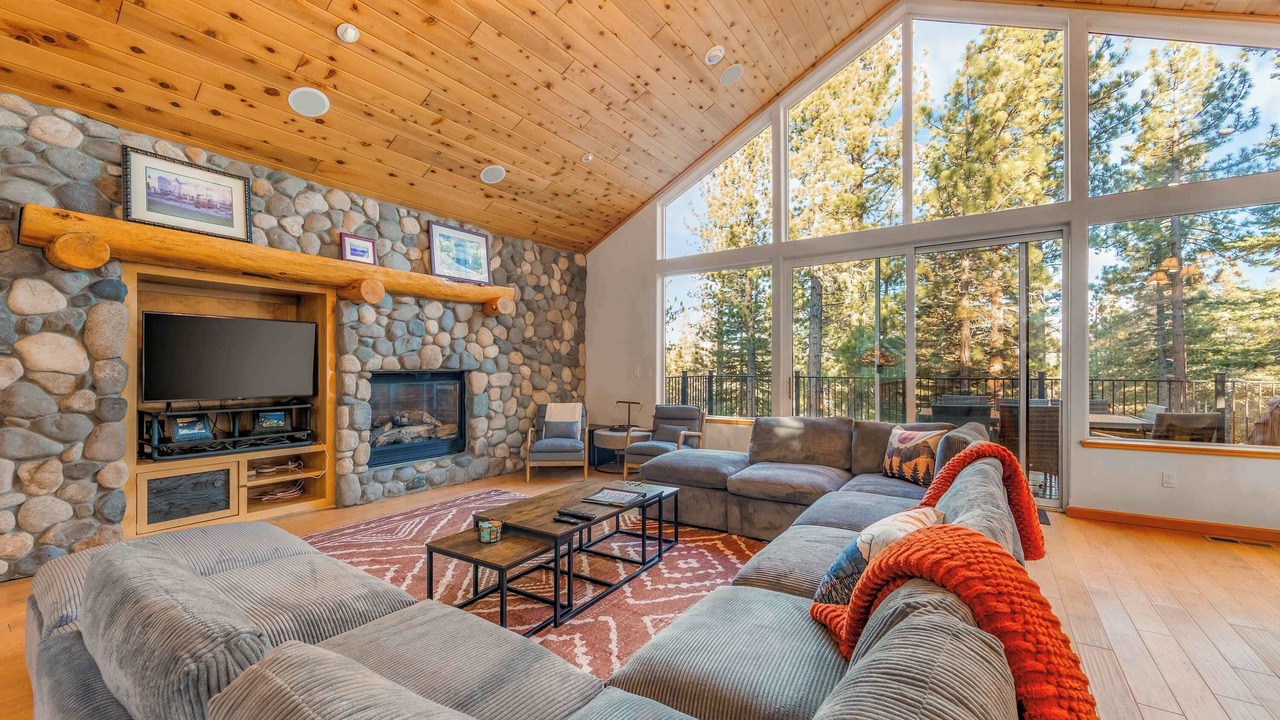 Photo of Livingroom in North Upper Truckee